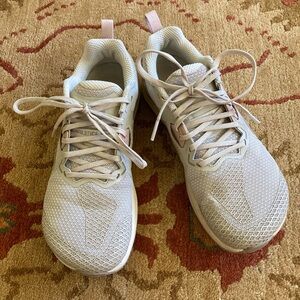 Altra Women's 6 Solstice XT 3 gym / walking shoes in tan / cream EUC minimal